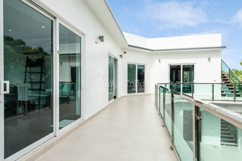 Casa de 5 dormitorios en Sattahip, Tailandia № 115757 - foto 25