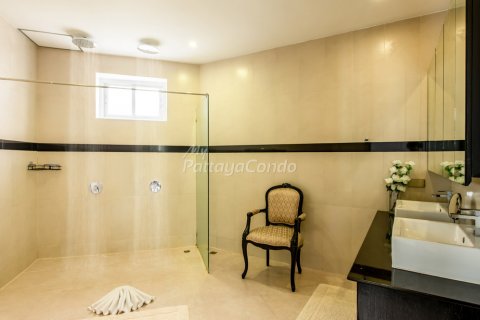 Casa de 5 dormitorios en Sattahip, Tailandia № 115757 - foto 15