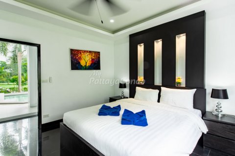 Casa de 5 dormitorios en Sattahip, Tailandia № 115757 - foto 14