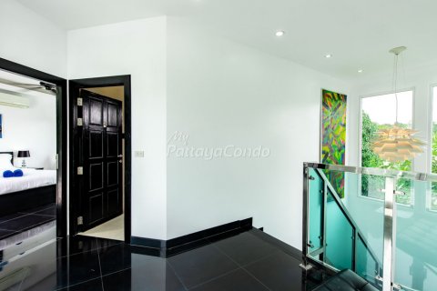 Casa de 5 dormitorios en Sattahip, Tailandia № 115757 - foto 6