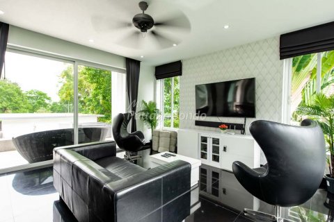 Casa de 5 dormitorios en Sattahip, Tailandia № 115757 - foto 4