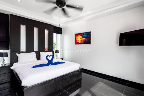 Casa de 5 dormitorios en Sattahip, Tailandia № 115757 - foto 18
