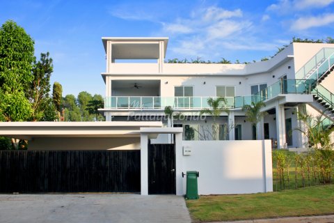 Casa de 5 dormitorios en Sattahip, Tailandia № 115757 - foto 9