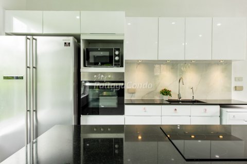 Casa de 5 dormitorios en Sattahip, Tailandia № 115757 - foto 5