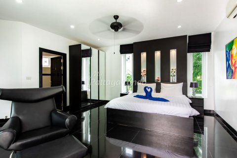 Casa de 5 dormitorios en Sattahip, Tailandia № 115757 - foto 19