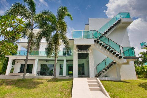 Casa de 5 dormitorios en Sattahip, Tailandia № 115757 - foto 3