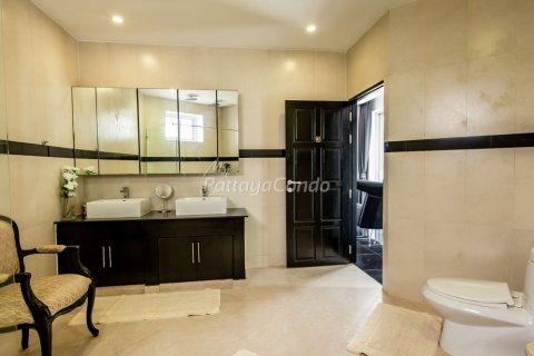 Casa de 5 dormitorios en Sattahip, Tailandia № 115757 - foto 16