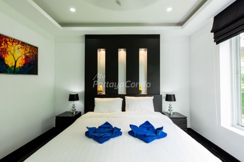 Casa de 5 dormitorios en Sattahip, Tailandia № 115757 - foto 13