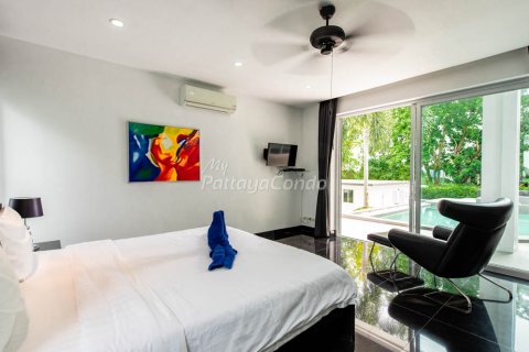 Casa de 5 dormitorios en Sattahip, Tailandia № 115757 - foto 20
