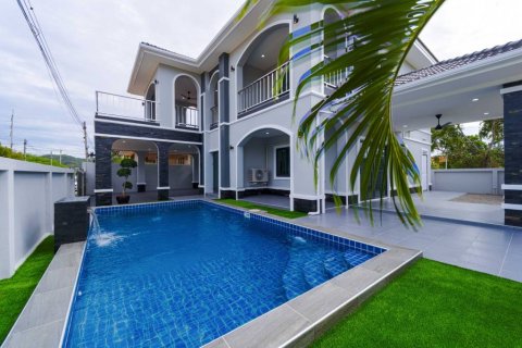 Chalet de 4 dormitorios en Hua Hin, Tailandia № 132554 - foto 2