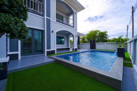 Chalet de 4 dormitorios en Hua Hin, Tailandia № 132554 - foto 3