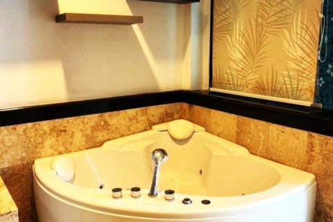 Casa de 7 dormitorios en Pattaya, Tailandia № 132326 - foto 11