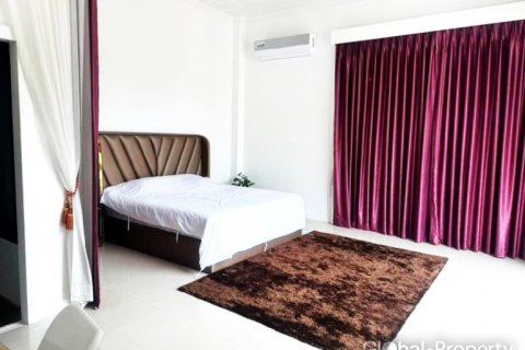 Casa de 7 dormitorios en Pattaya, Tailandia № 132326 - foto 7