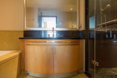 Condo in Sathon, Bangkok, Thailand, 2 bedrooms № 76579 - photo 18
