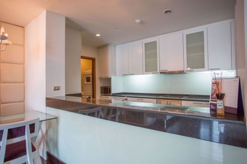 Condo à Sathon, Bangkok, Thaïlande, 2 chambres № 76577 - photo 17