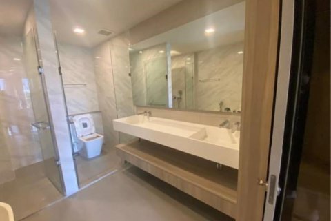 Condo à Watthana, Bangkok, Thaïlande, 2 chambres № 123640 - photo 12