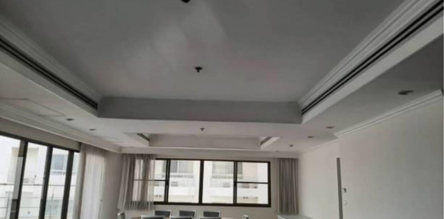 Condo in Khlong Toei, Bangkok, Thailand, 3 bedrooms № 123639