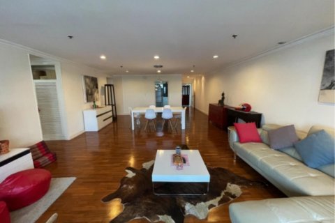 Condo in Khlong Toei, Bangkok, Thailand, 3 bedrooms № 123639 - photo 5
