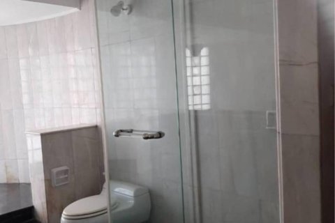 Condo in Khlong Toei, Bangkok, Thailand, 3 bedrooms № 123639 - photo 30