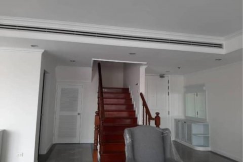 Condo in Khlong Toei, Bangkok, Thailand, 3 bedrooms № 123639 - photo 29