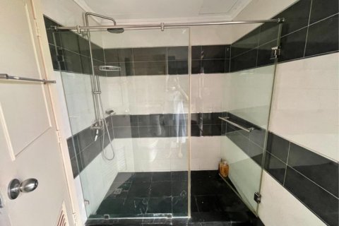 Condo in Khlong Toei, Bangkok, Thailand, 3 bedrooms № 123639 - photo 13