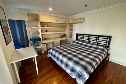 Condo in Khlong Toei, Bangkok, Thailand, 3 bedrooms № 123639 - photo 19