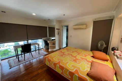 Condo in Khlong Toei, Bangkok, Thailand, 3 bedrooms № 123639 - photo 9
