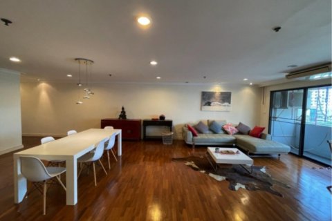 Condo in Khlong Toei, Bangkok, Thailand, 3 bedrooms № 123639 - photo 4