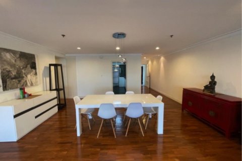 Condo in Khlong Toei, Bangkok, Thailand, 3 bedrooms № 123639 - photo 8