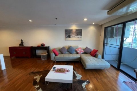 Condo in Khlong Toei, Bangkok, Thailand, 3 bedrooms № 123639 - photo 7