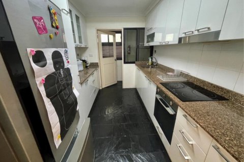 Condo in Khlong Toei, Bangkok, Thailand, 3 bedrooms № 123639 - photo 14