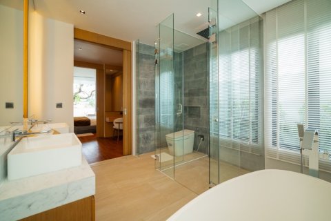 Chalet de 3 dormitorios en Bang Tao, Tailandia № 70781 - foto 23