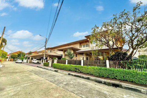 Casa de 5 dormitorios en Pak Kret, Tailandia № 124794 - foto 2