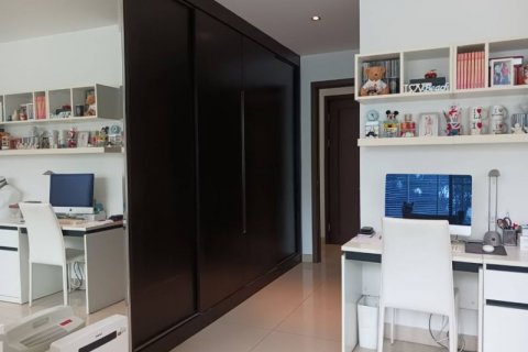 Condominio de 2 dormitorios en Chon Buri, Tailandia № 115791 - foto 12