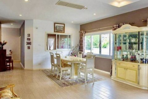 Chalet de 4 dormitorios en Hua Hin, Tailandia № 132918 - foto 5