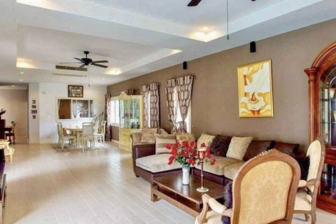 Chalet de 4 dormitorios en Hua Hin, Tailandia № 132918 - foto 2
