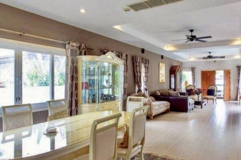 Chalet de 4 dormitorios en Hua Hin, Tailandia № 132918 - foto 3