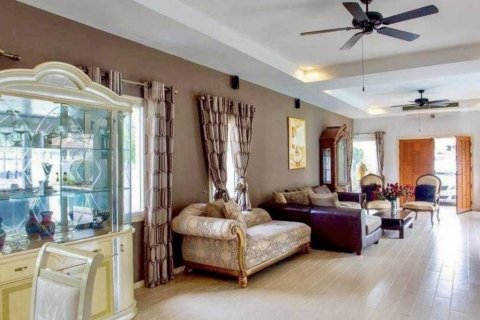 Chalet de 4 dormitorios en Hua Hin, Tailandia № 132918 - foto 4