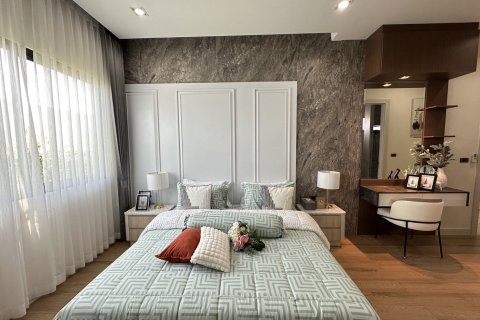 Chalet de 4 dormitorios en Pattaya, Tailandia № 123295 - foto 14