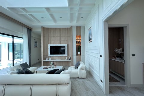 Chalet de 4 dormitorios en Pattaya, Tailandia № 123295 - foto 10