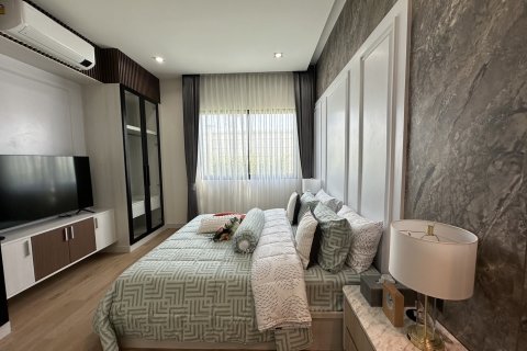 Chalet de 4 dormitorios en Pattaya, Tailandia № 123295 - foto 5