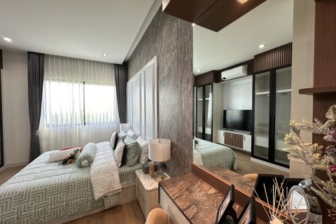 Chalet de 4 dormitorios en Pattaya, Tailandia № 123295 - foto 13