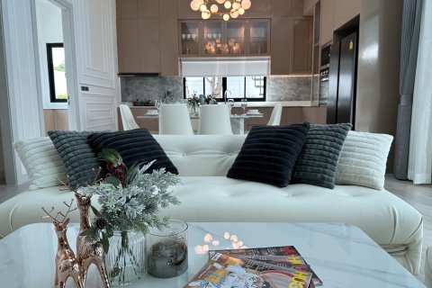 Chalet de 4 dormitorios en Pattaya, Tailandia № 123295 - foto 11