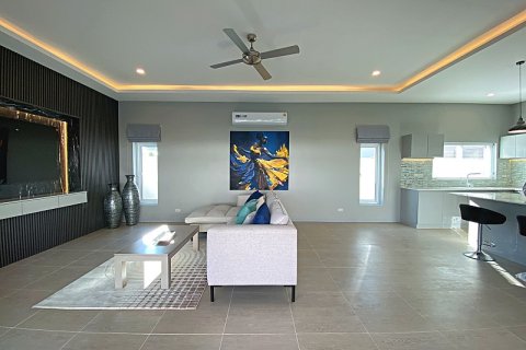 Casa de 3 dormitorios en Hua Hin, Tailandia № 125155 - foto 11