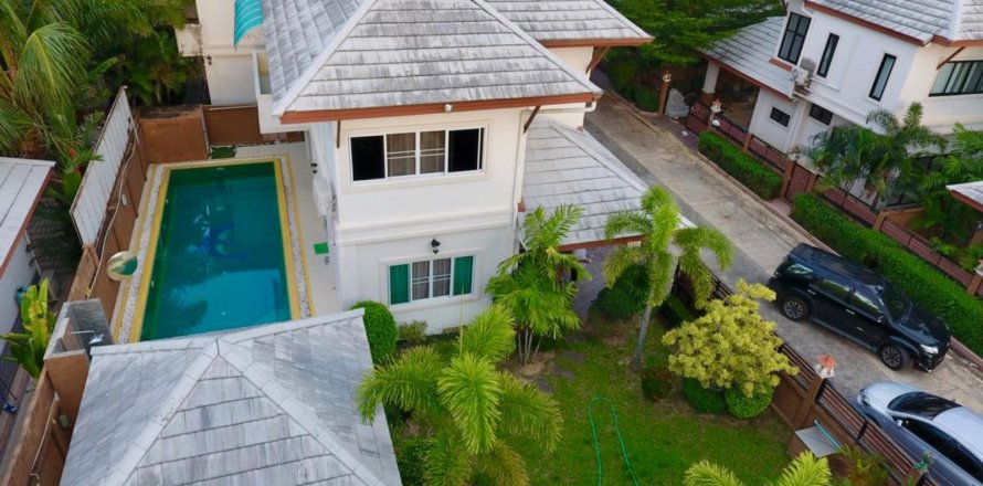 House in Pattaya, Thailand 4 bedrooms № 101287
