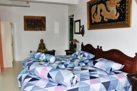Chalet de 6 dormitorios en Pattaya, Tailandia № 101291 - foto 12