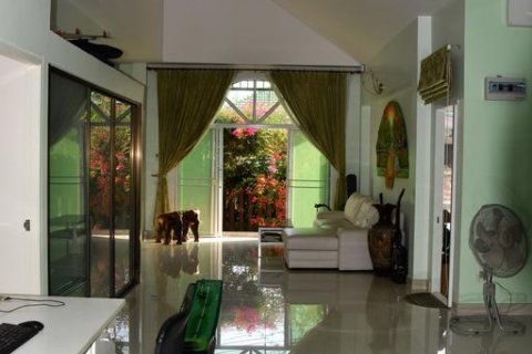 Chalet de 6 dormitorios en Pattaya, Tailandia № 101291 - foto 5