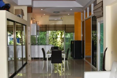 Chalet de 6 dormitorios en Pattaya, Tailandia № 101291 - foto 9