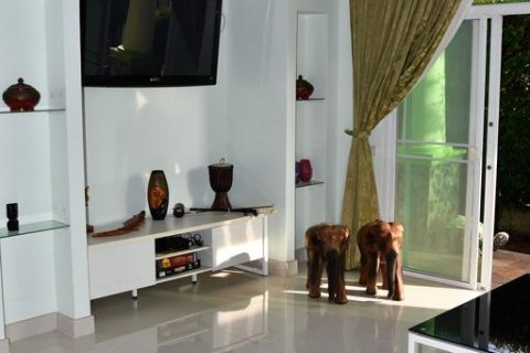 Chalet de 6 dormitorios en Pattaya, Tailandia № 101291 - foto 2