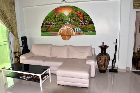Chalet de 6 dormitorios en Pattaya, Tailandia № 101291 - foto 3